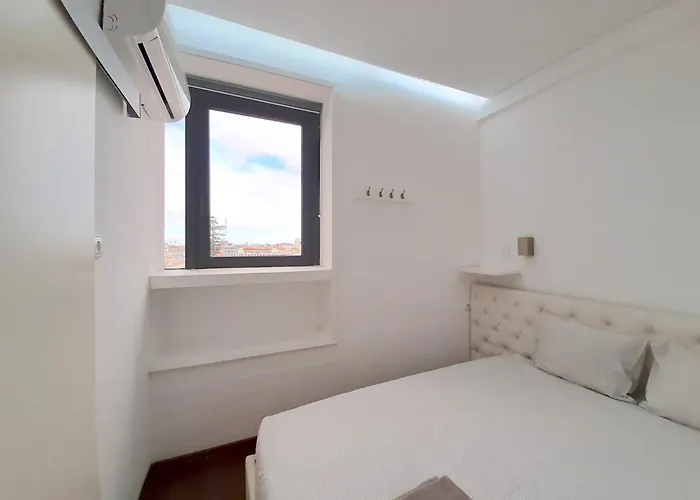 Vb By Flat In Apartment *