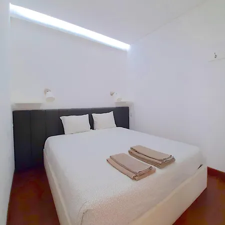 Alvarinho For 4, Vb Flats In Bolhao Porto