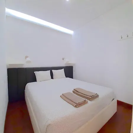 Alvarinho For 4, Vb Flats In Bolhao Porto